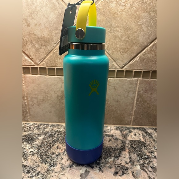 Hydro Flask 40 oz Wide Mouth Limited Edition Hawaii. New with tag. - Picture 4 of 10